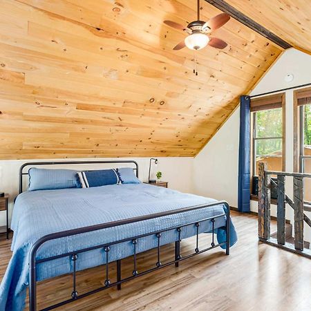 Quaint Loft Cabin W Hot Tub, Firepit, Deck & Grill Hedgesville Eksteriør bilde