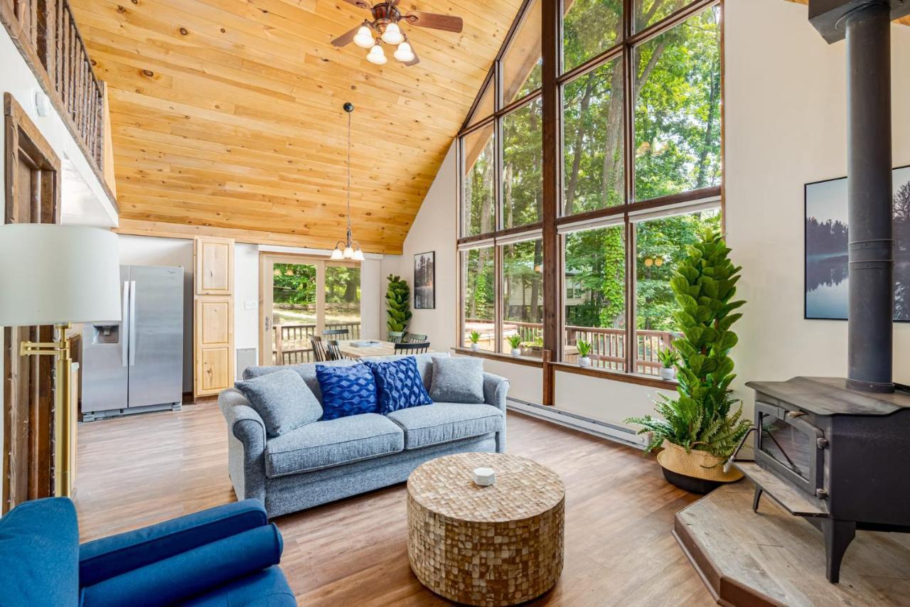 Quaint Loft Cabin W Hot Tub, Firepit, Deck & Grill Hedgesville Eksteriør bilde