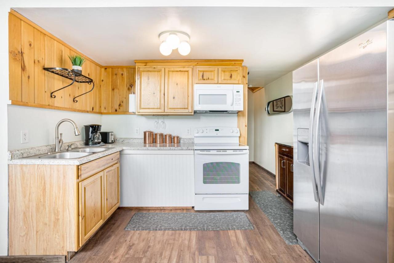 Quaint Loft Cabin W Hot Tub, Firepit, Deck & Grill Hedgesville Eksteriør bilde