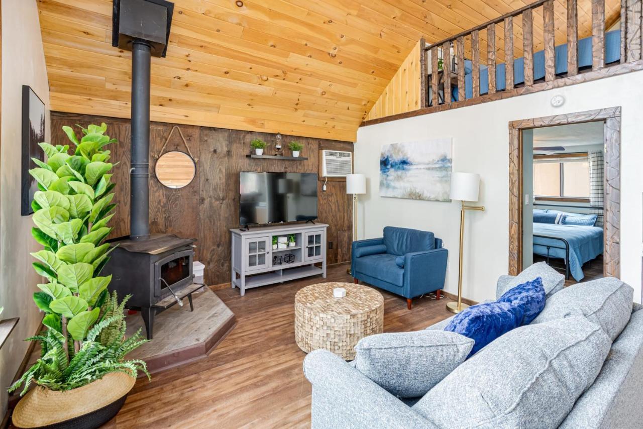 Quaint Loft Cabin W Hot Tub, Firepit, Deck & Grill Hedgesville Eksteriør bilde