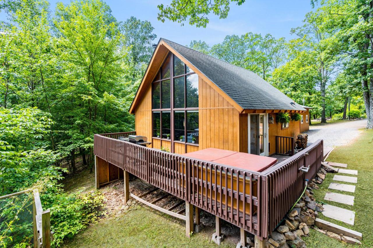 Quaint Loft Cabin W Hot Tub, Firepit, Deck & Grill Hedgesville Eksteriør bilde