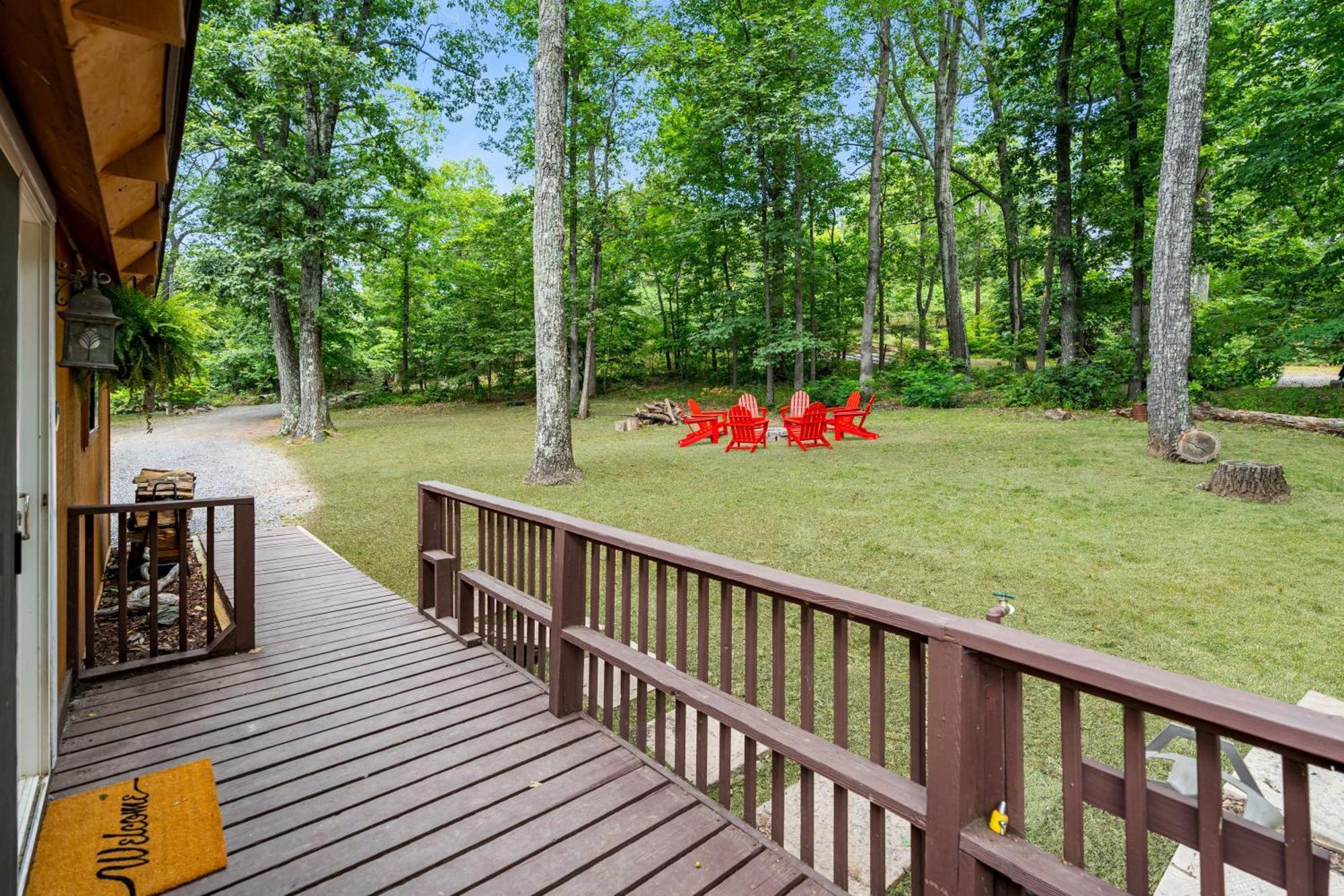 Quaint Loft Cabin W Hot Tub, Firepit, Deck & Grill Hedgesville Eksteriør bilde