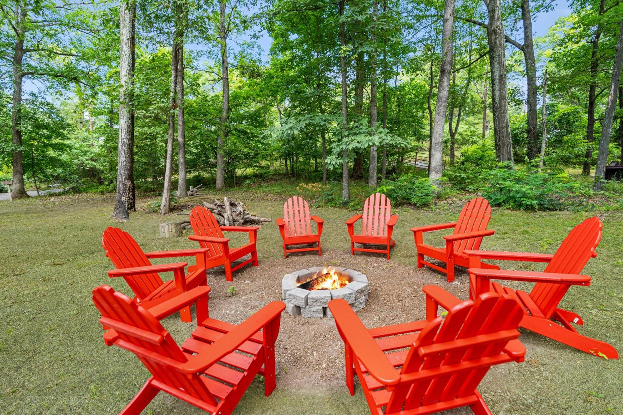 Quaint Loft Cabin W Hot Tub, Firepit, Deck & Grill Hedgesville Eksteriør bilde